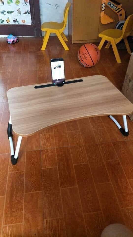 Bàn học có khe cắm ipad