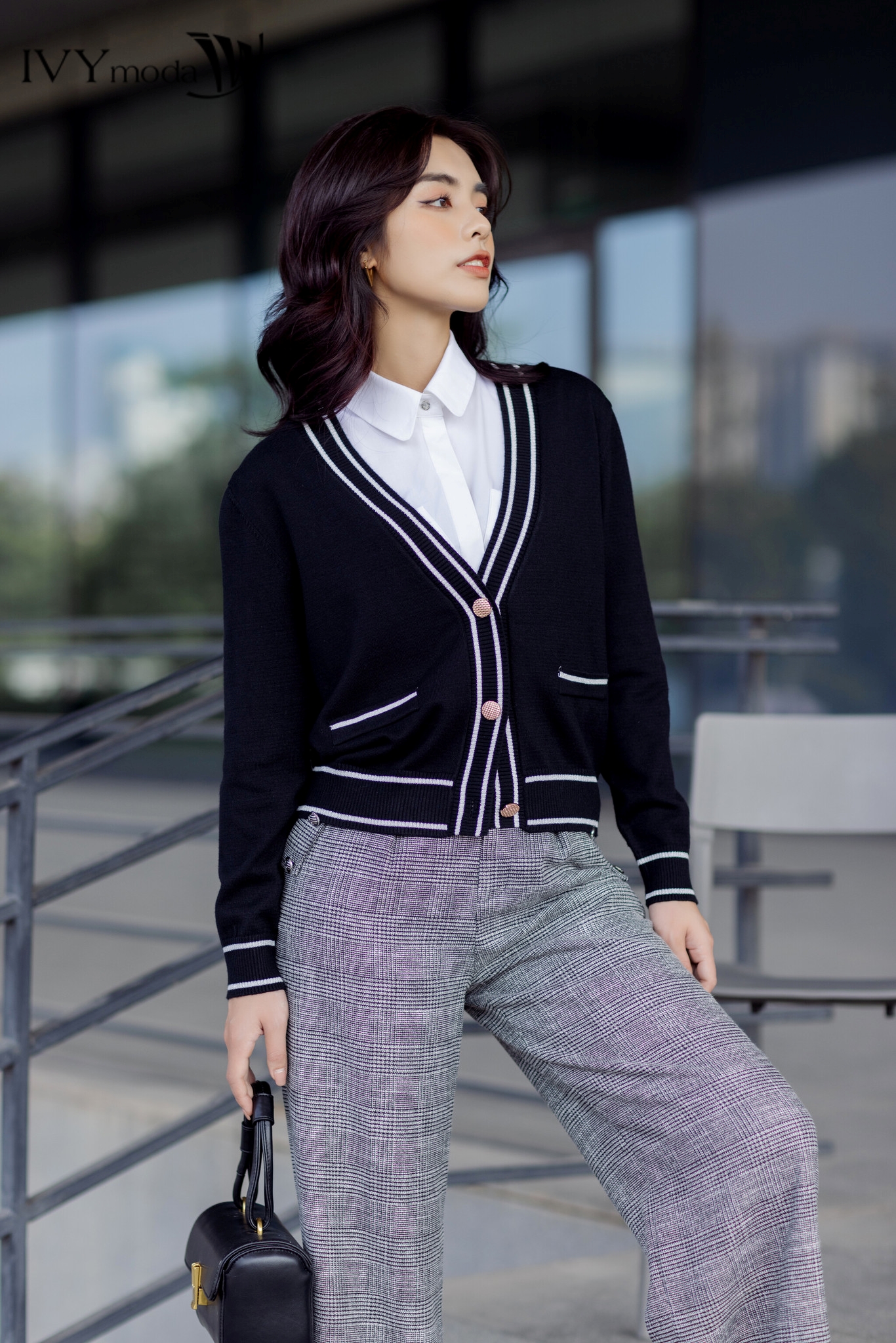 Áo khoác len cổ V IVY Moda MS 77B8818