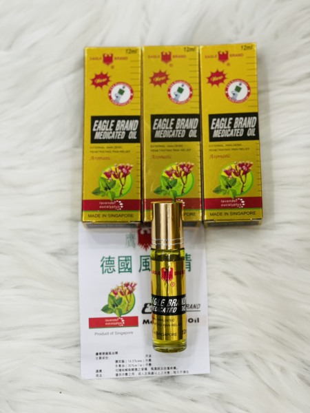 Dầu gió Dạng lăn Con ó Vàng Singapore Eagle Brand Medicated Oil 12ml Singapore (NEW) Loại II- Hương bạc hà đinh dương giá rẻ
