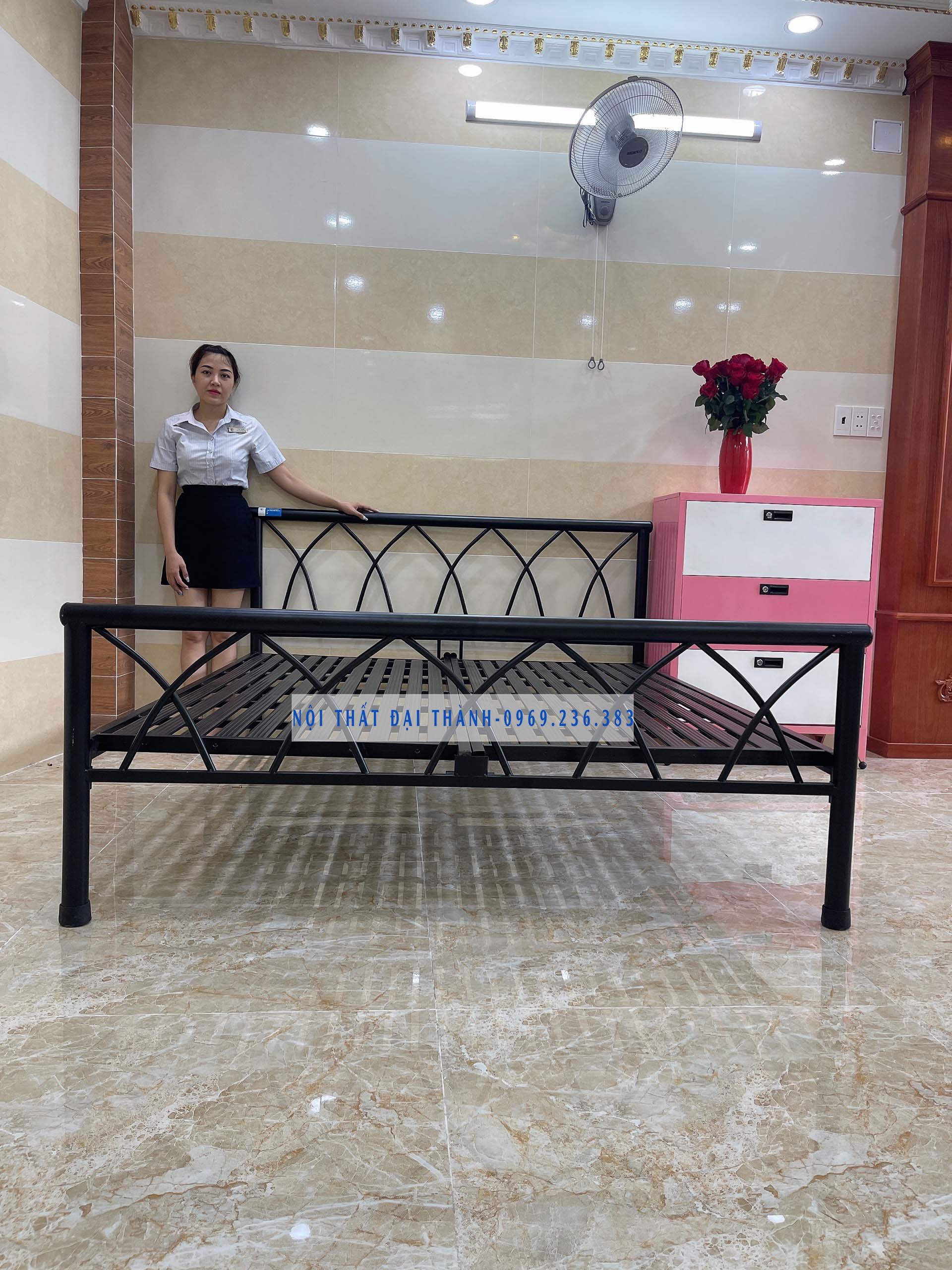 Giường sắt mẫu đan chéo đen NHIỀU kích thước dài 2m