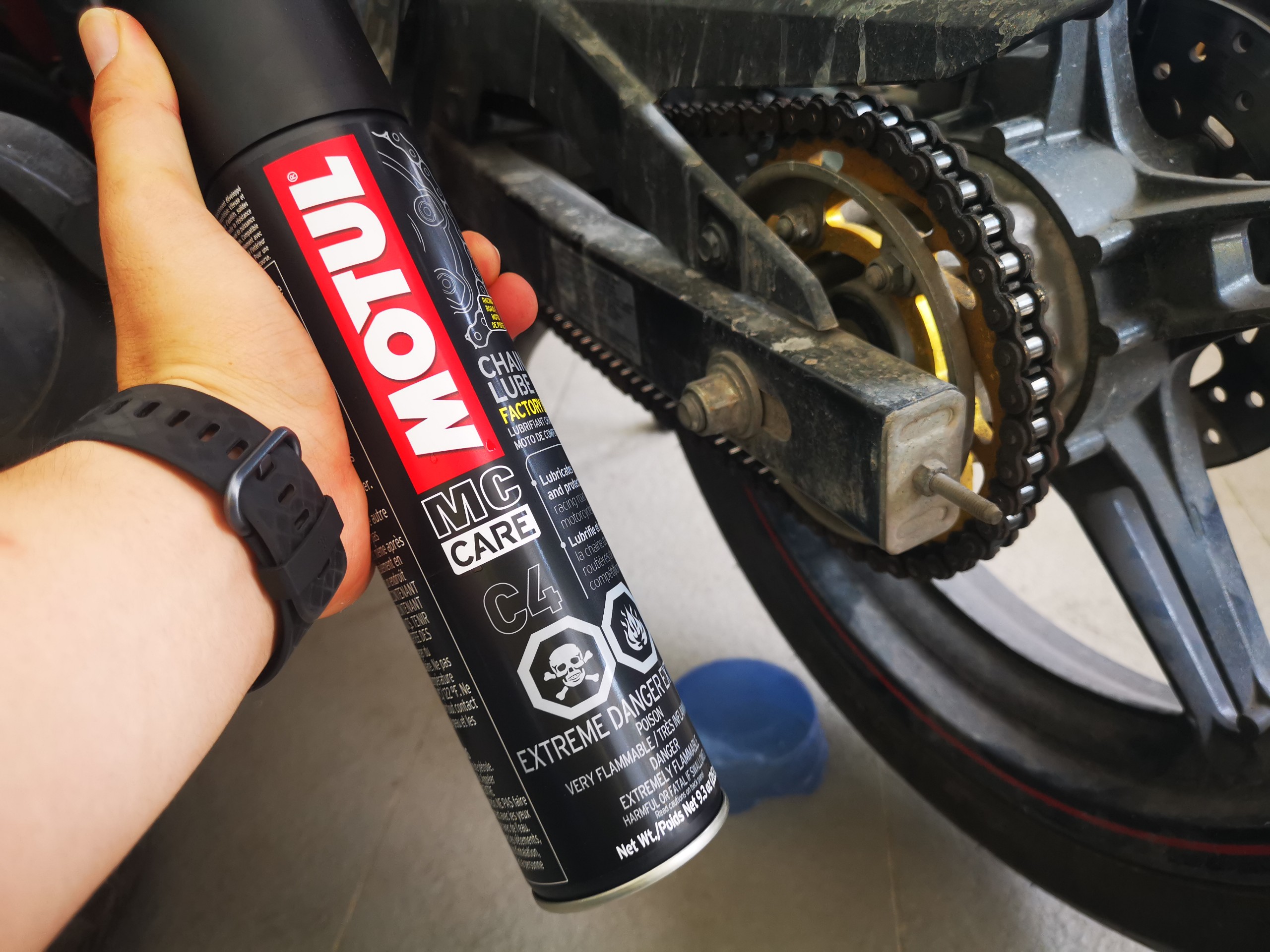 [HCM]Chai Xịt Dưỡng Sên Motul C4 Chain Lube 400ml