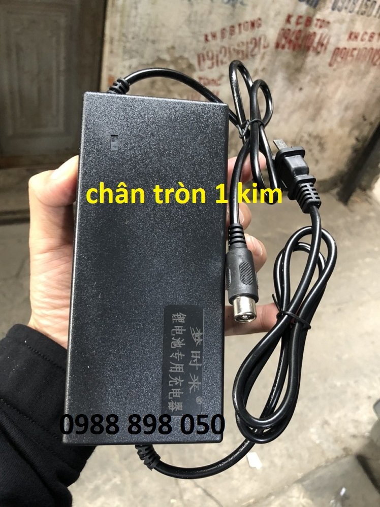 Sạc Xe Điện Hkbike 54.6v 2A Cho Xe Dùng Pin Lithium 48v bảo hành 12 tháng