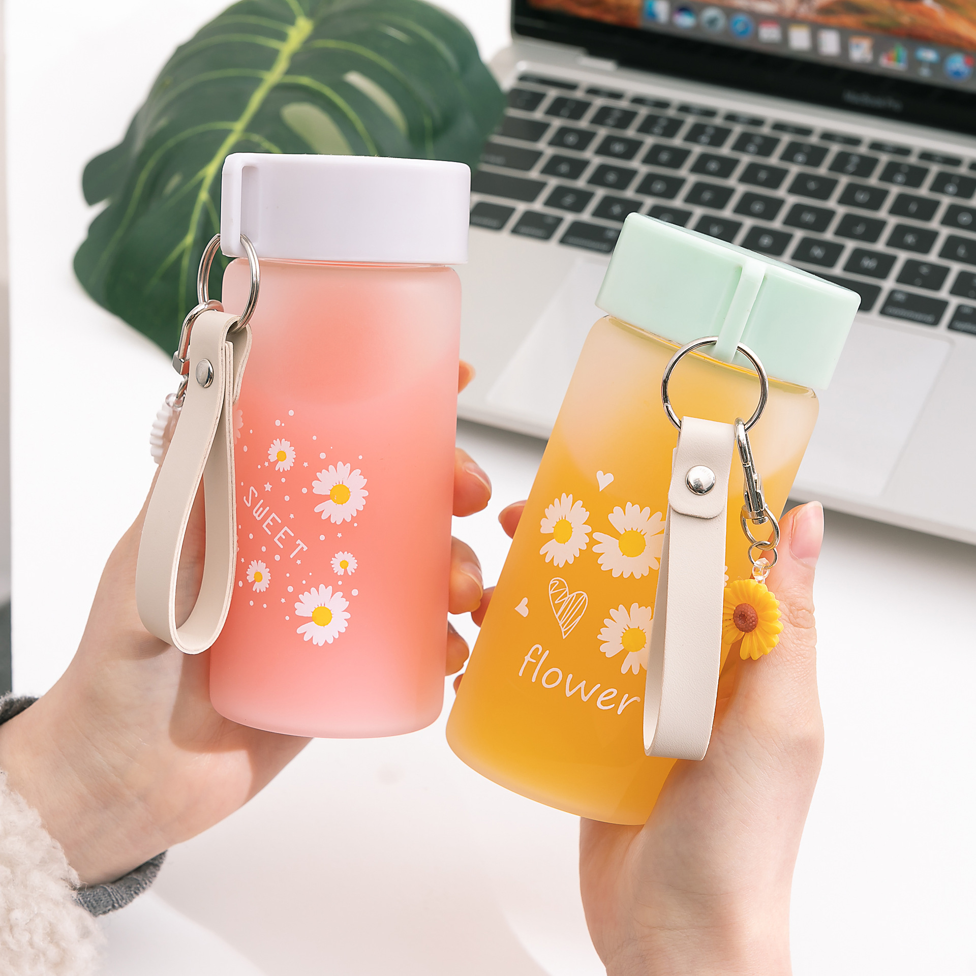 Bình nước hoa cúc nhiều màu cực xinh hot trend