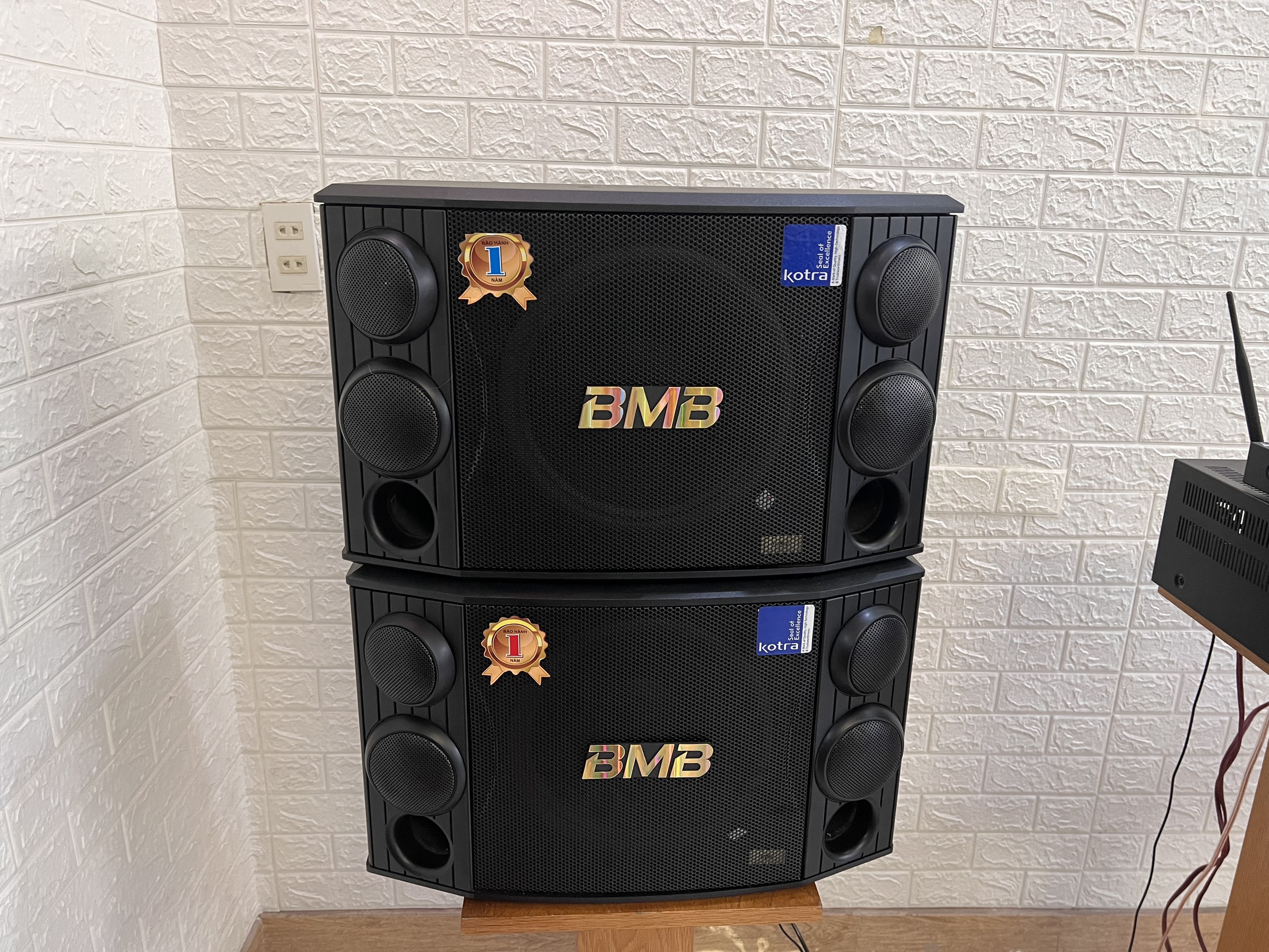 Loa karaoke BMB 1000SE