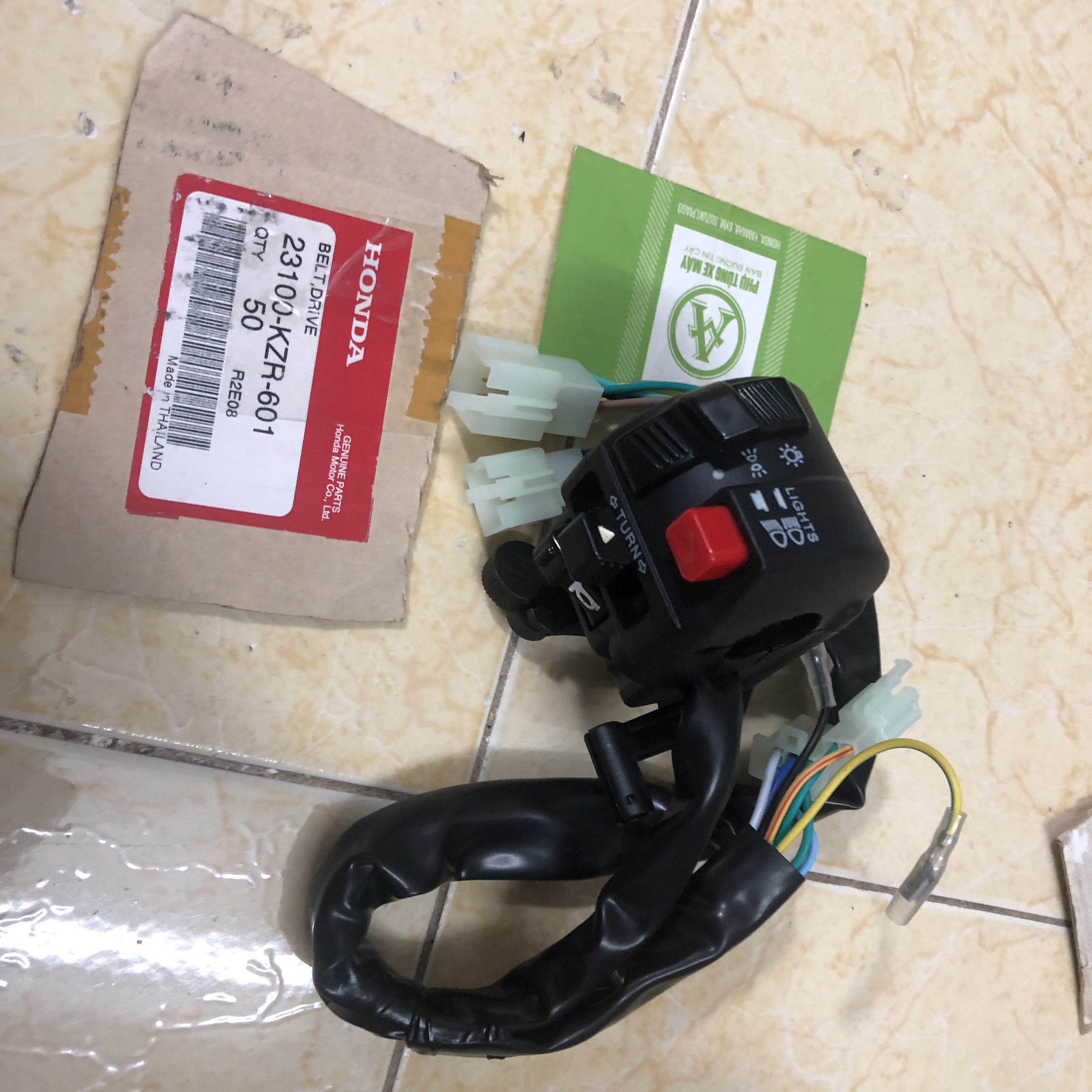 Cùm công tắc Wave đời đầu bên trái