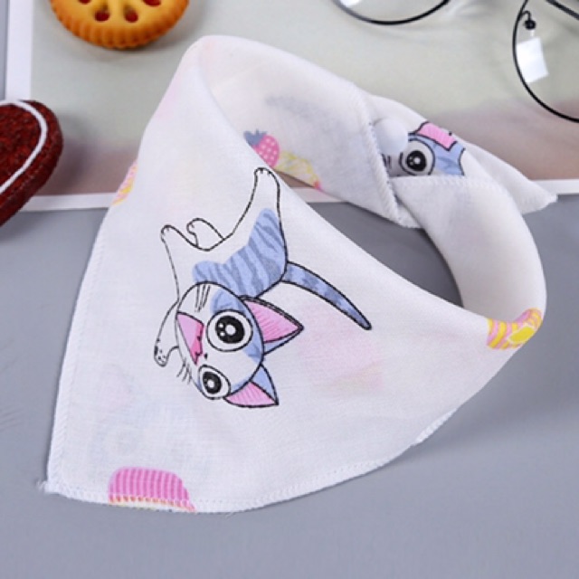 KHĂN YẾM XÔ TAM GIÁC 4 LỚP CÓ CÚC BẤM - (Bé Gái)