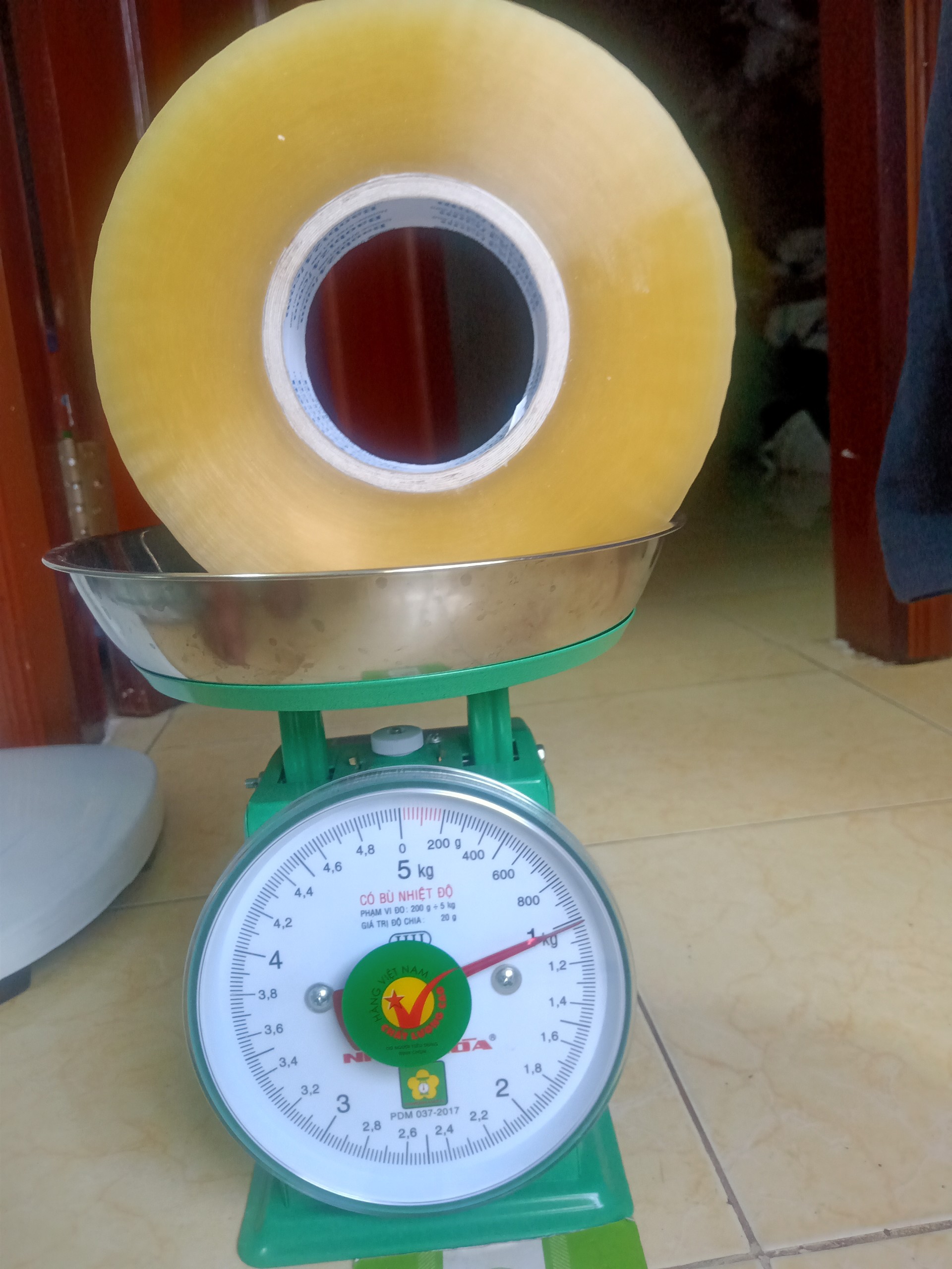 Bán băng dính cuộn to 1kg lõi mỏng