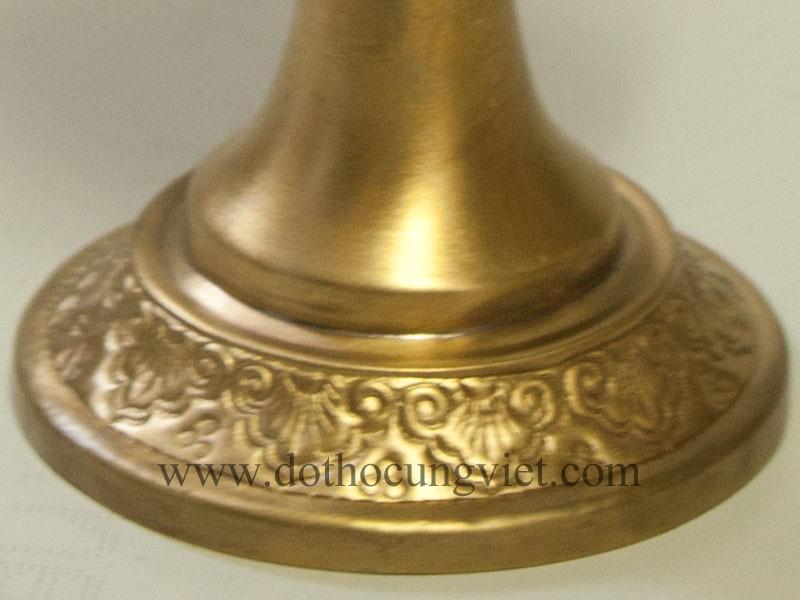 Đèn dầu bằng đồng chạm Múi