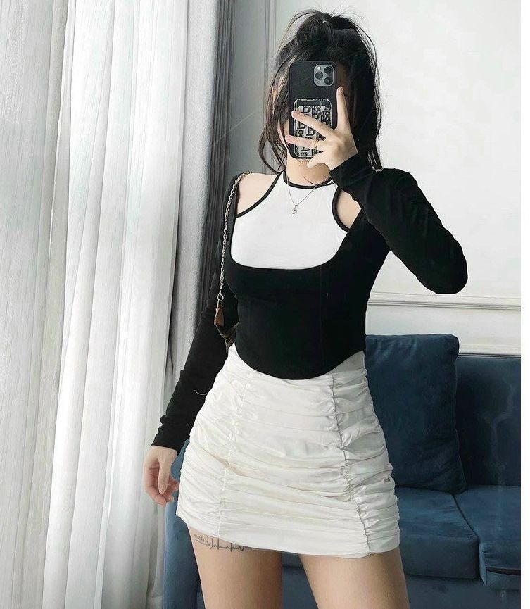 Áo len cổ yếm phối màu siêu đẹp.