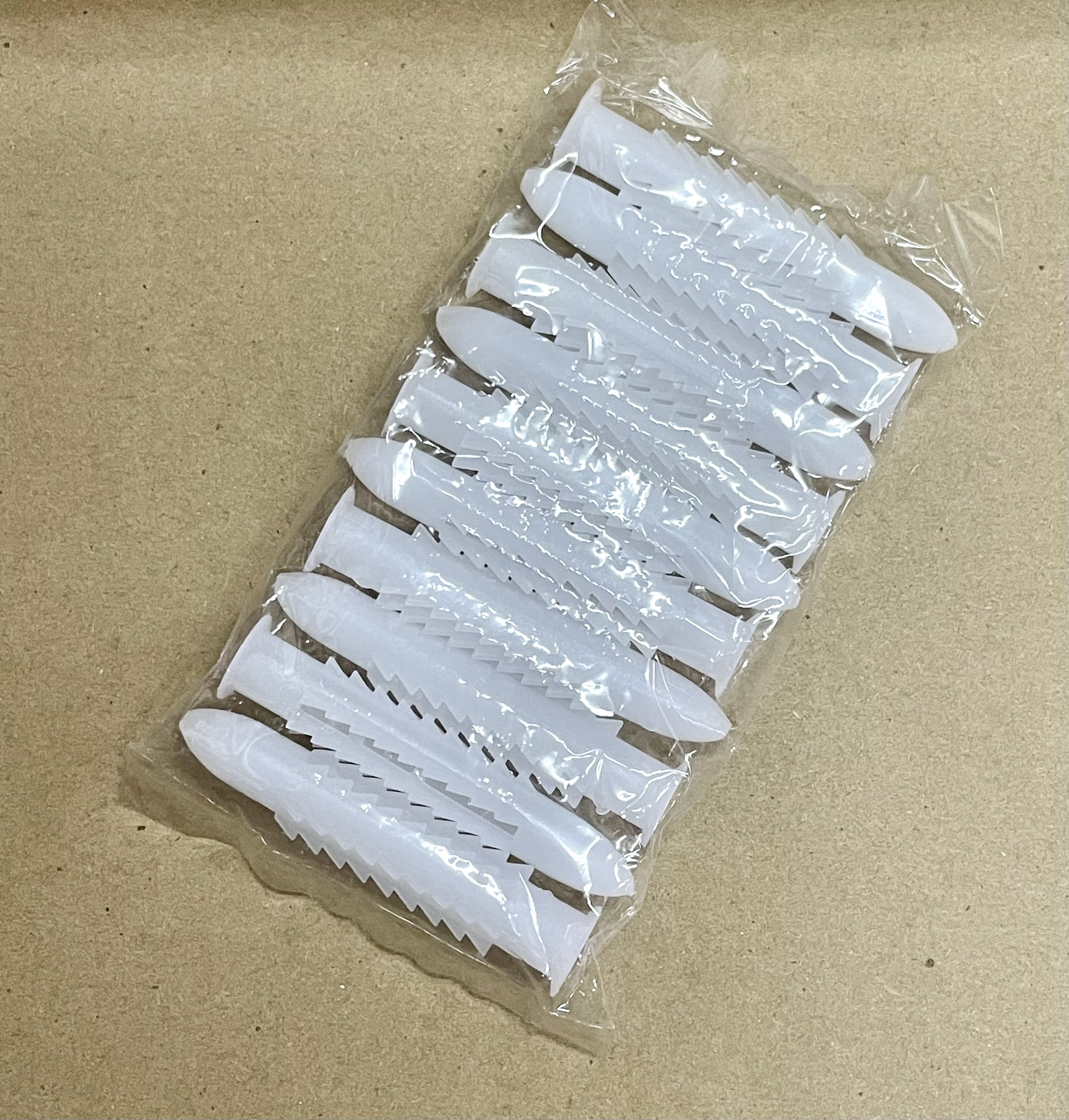 10 con tắc kê nhựa số 7 (tắc kê nhựa cho vít trụ cầu thang kính)