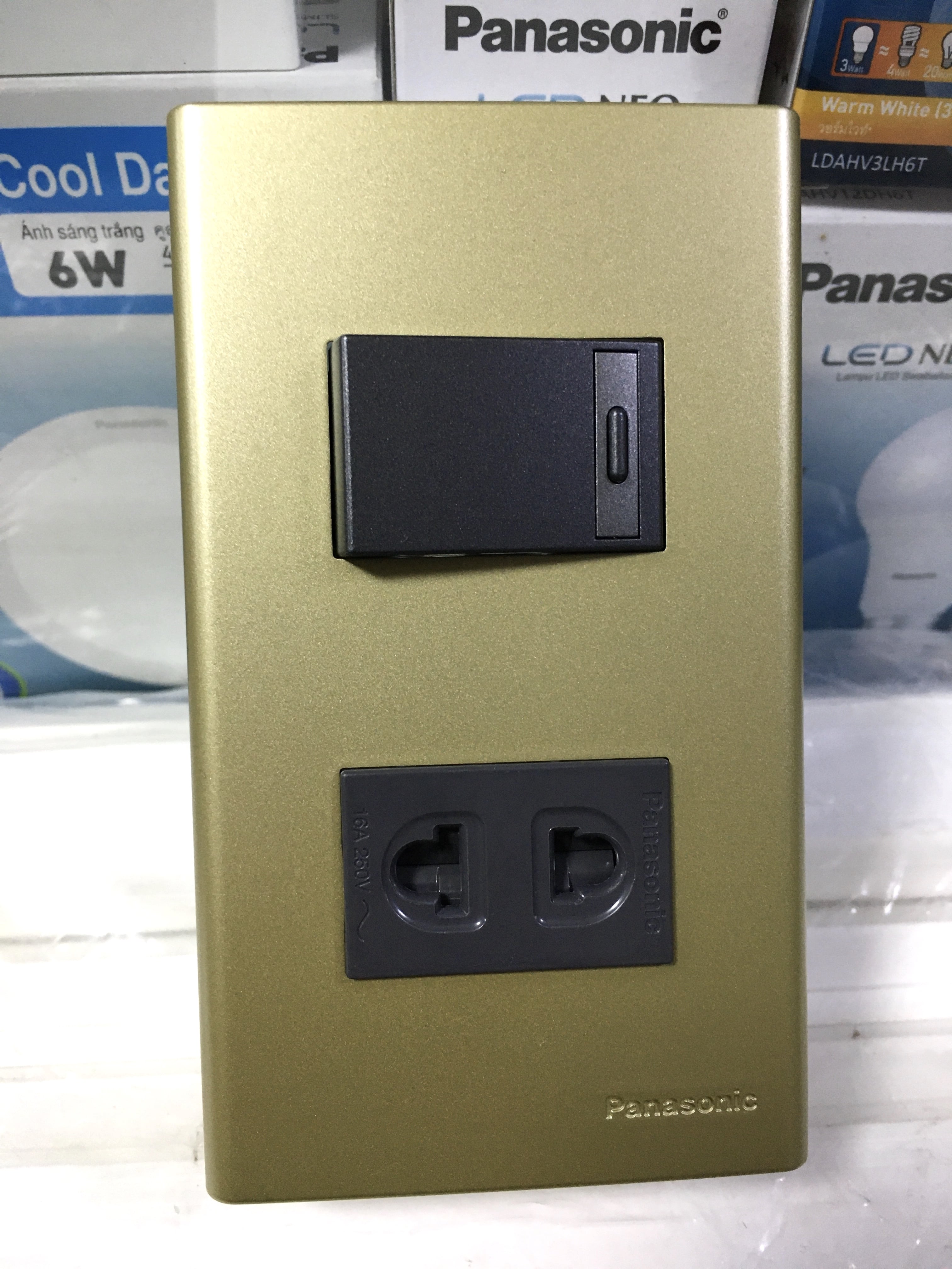 Công tắc, ổ cắm, mặt thiết bị 1,2,3,4,6 màu vàng ánh kim - Panasonic Wide series (bán theo từng thiết bị)