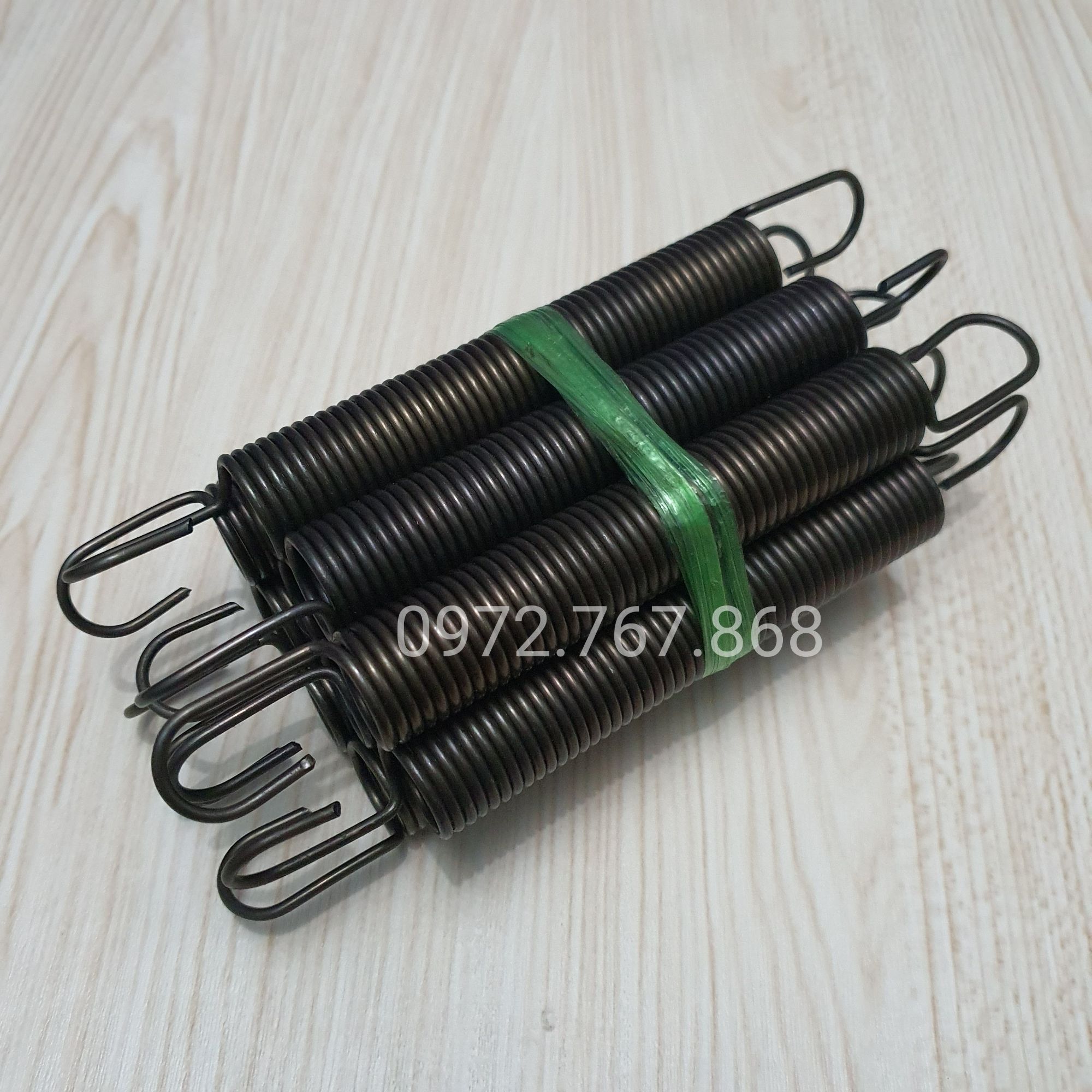 Lò xo kéo 20*2.5*100 (đường kính ngoài 20mm, sợi thép 2.5mm, chiều dài 100mm)