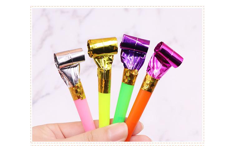 Kèn thổi mừng sinh nhật