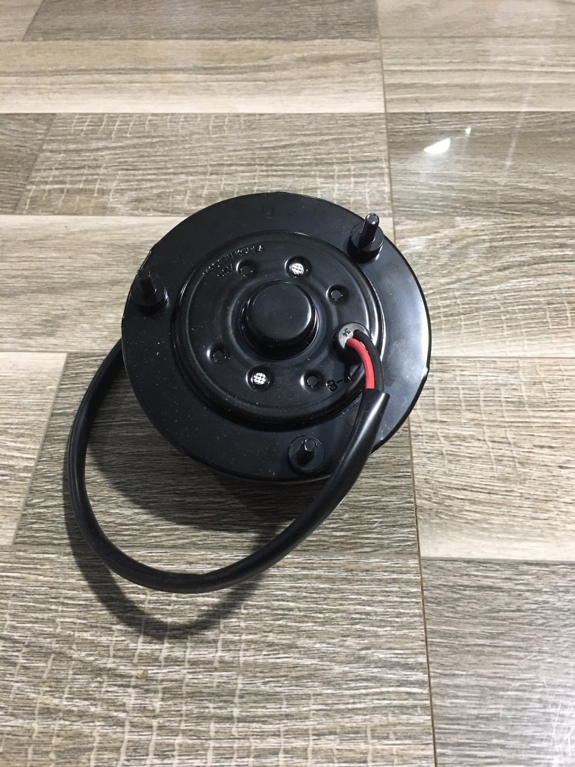 Phụ kiện ô tô: Mô tơ quạt dàn nóng couty