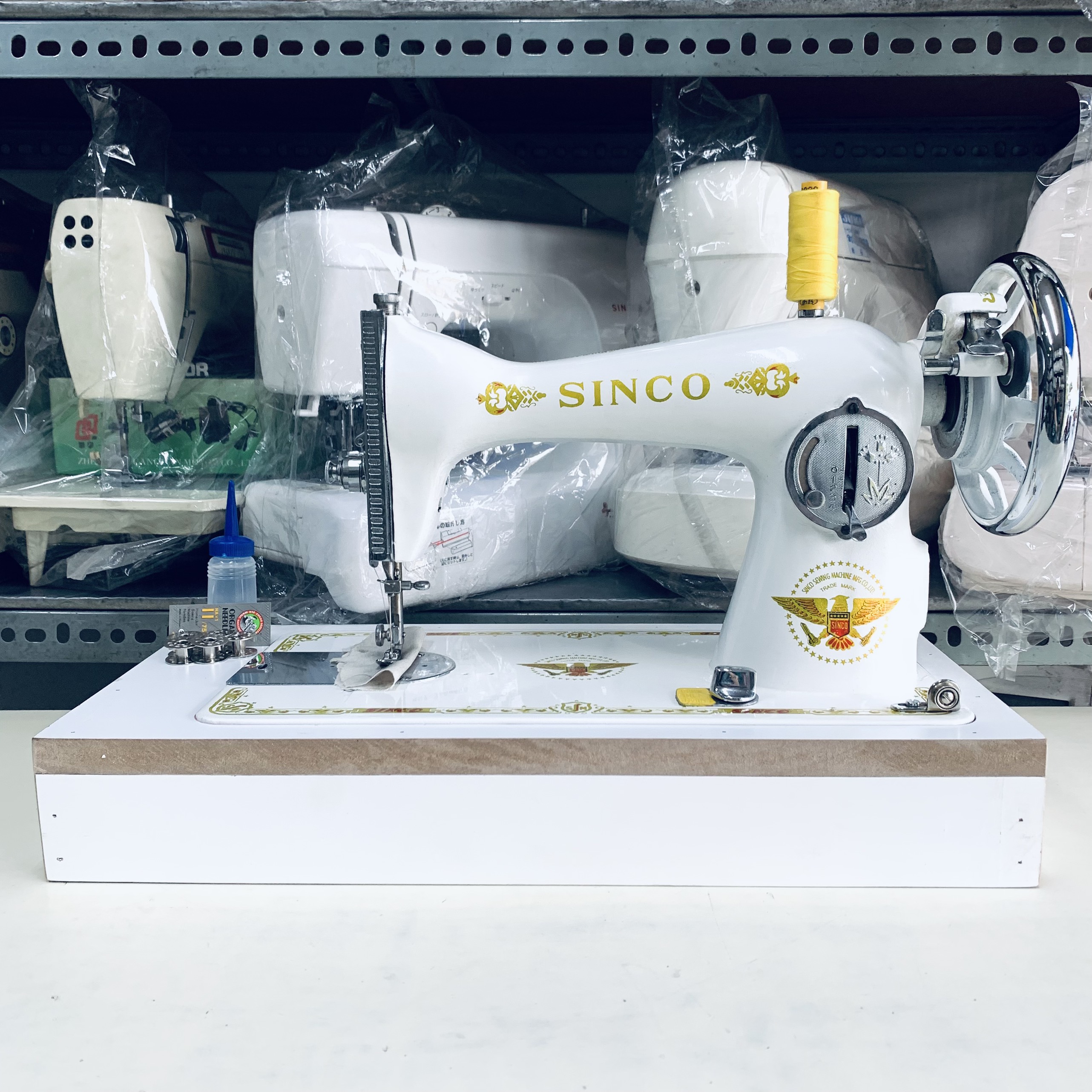 BỘ MÁY MAY GIA ĐÌNH ĐẾ GỖ NHỎ GỌN