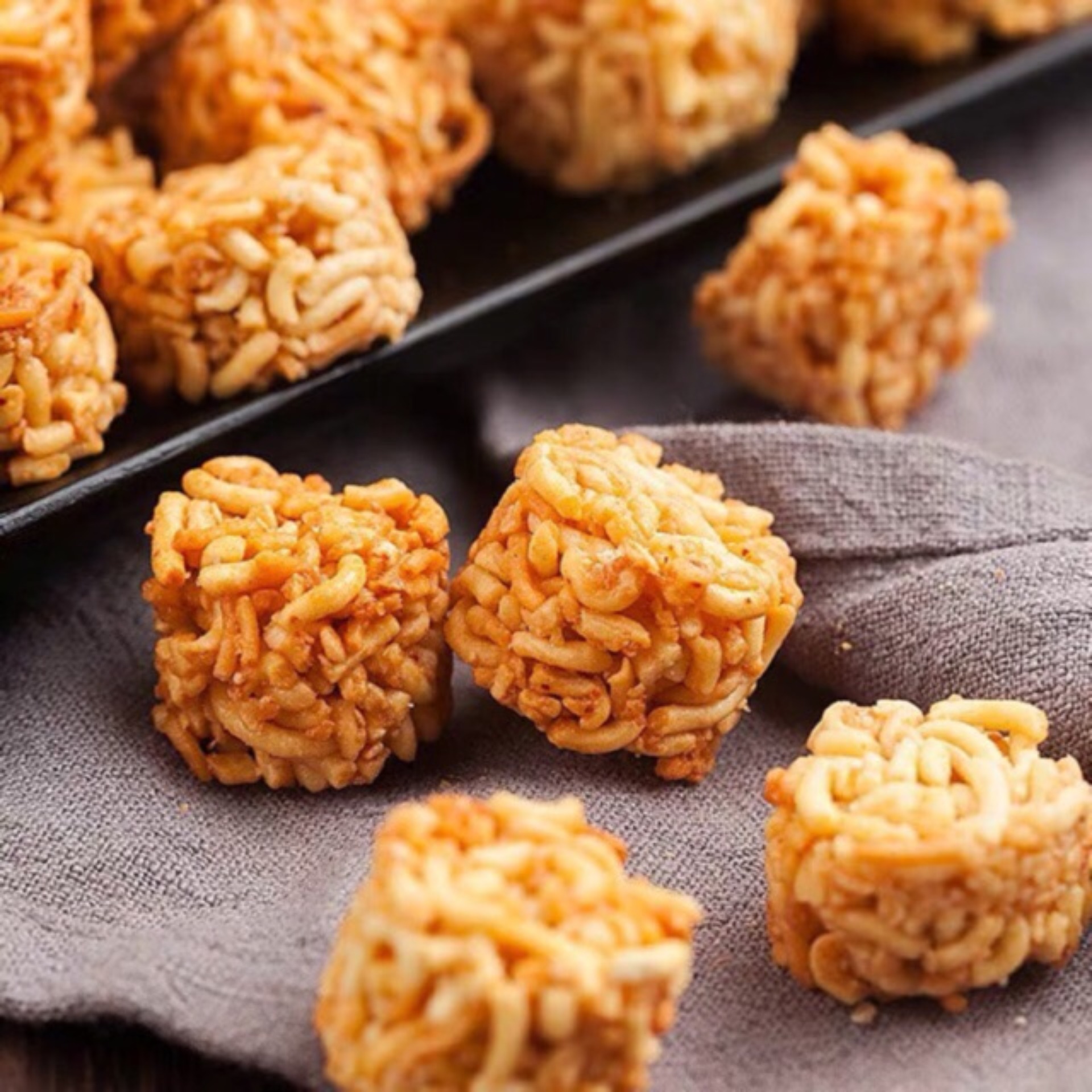 4 snack mì viên gà và
