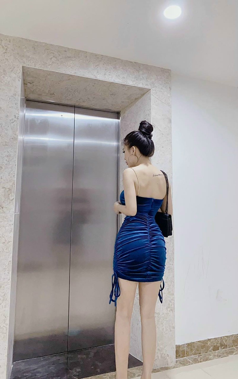 Đầm Nhung Dây Xích Hack Dáng Cực Hot UP