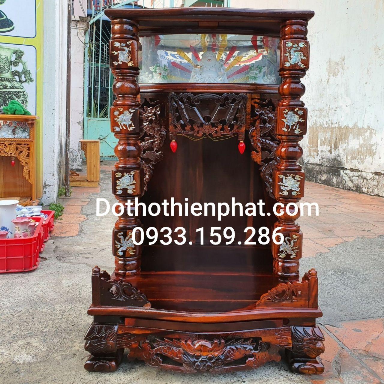 [Trả góp 0%] Bàn thờ thần tài ông địa gỗ muồng đen ngang 50cm quỳ trụ điện tử