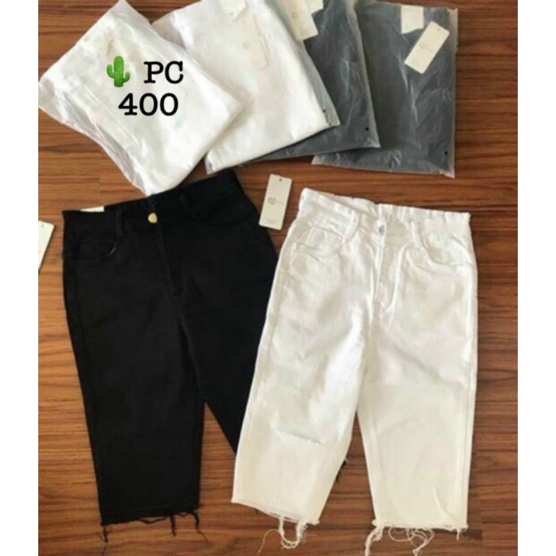 Quần ngố kaki rách gối 1 bên