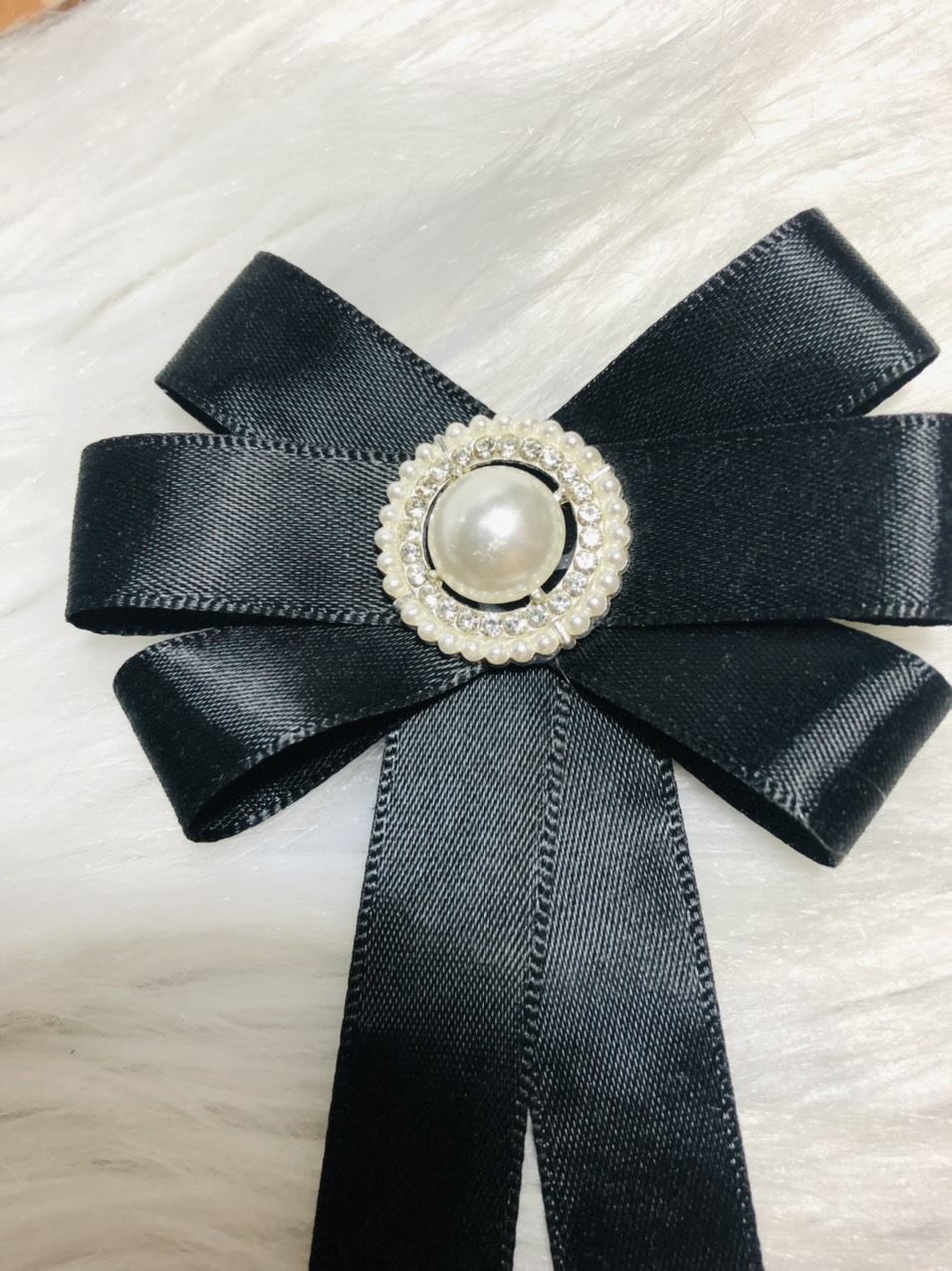 Cài áo lụa đen đính hạt. KT 8 x 14cm