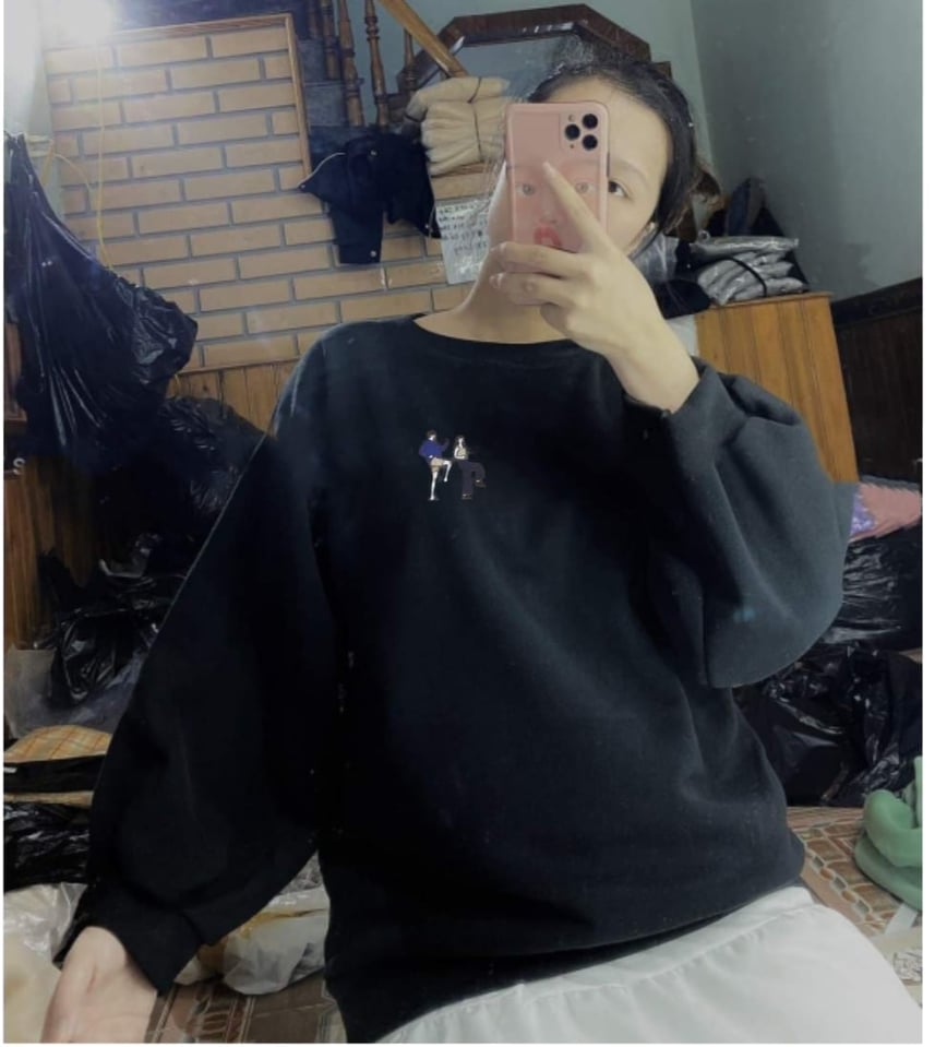 Aó nỉ Sweater hoạ tiêt ban bè Thời Trang và Phong Cách