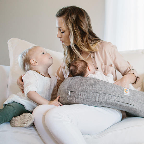 Gối cho bé bú Ergobaby Pillow