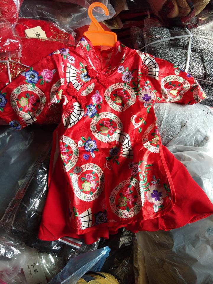 áo dài cách tân vải gấm dành cho bé gái