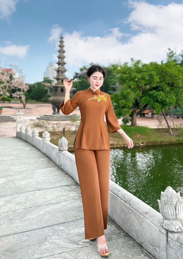 Đồ lam đi chùa lụa thêu hoa cúc tàu đính ngọc