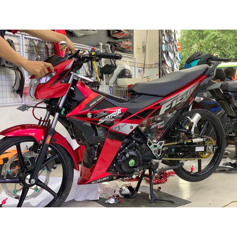 Tem rời Satria rời đỏ đen mẫu dán tại tiệm