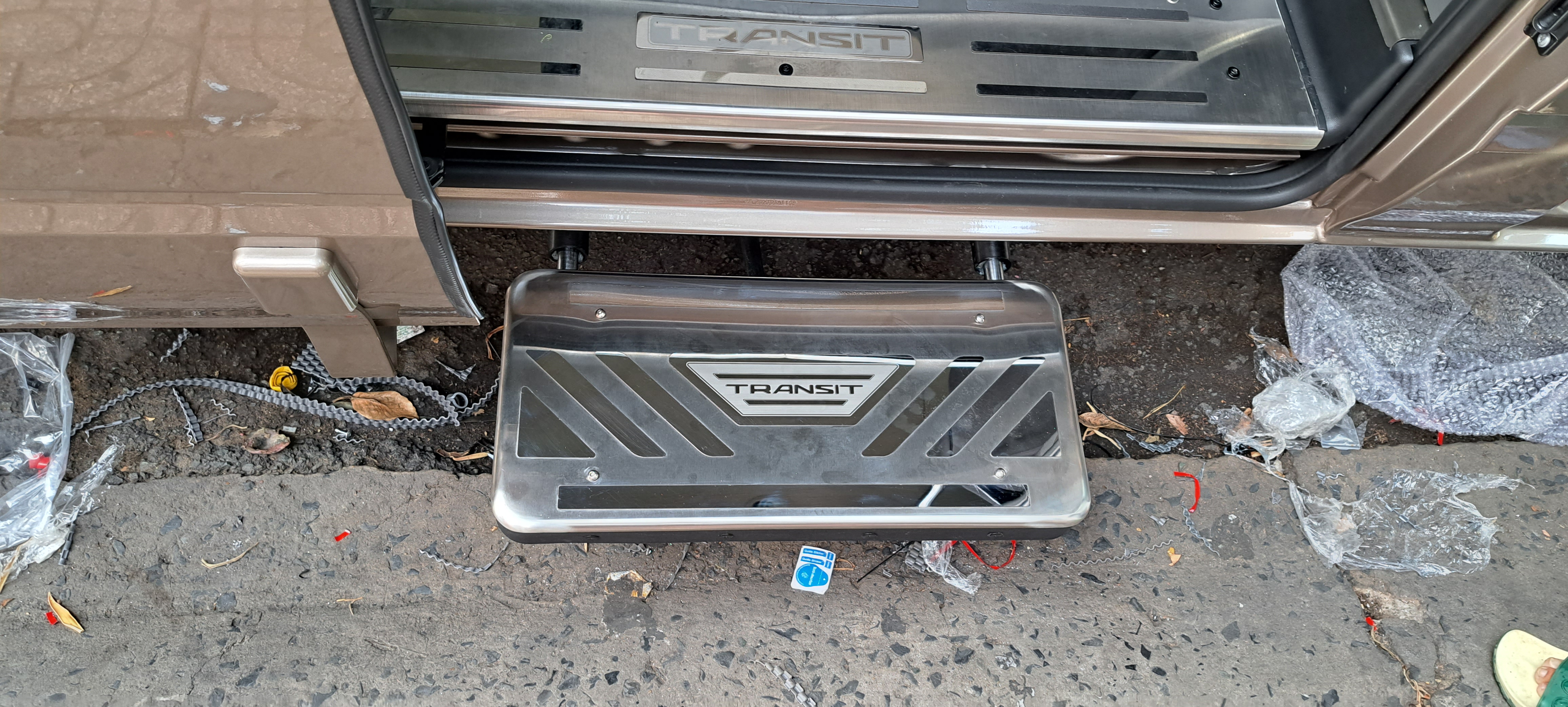 INOX ốp bậc tự động FORD Transit