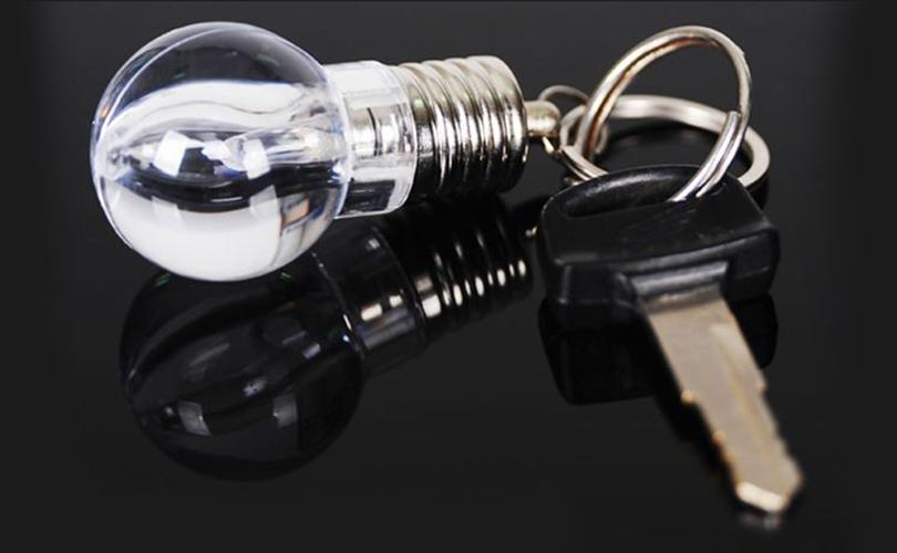 Móc khóa bóng đèn có led 7 màu (Trong suốt)