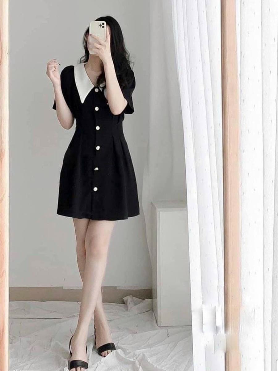 Đầm đen cổ trắng nút trước