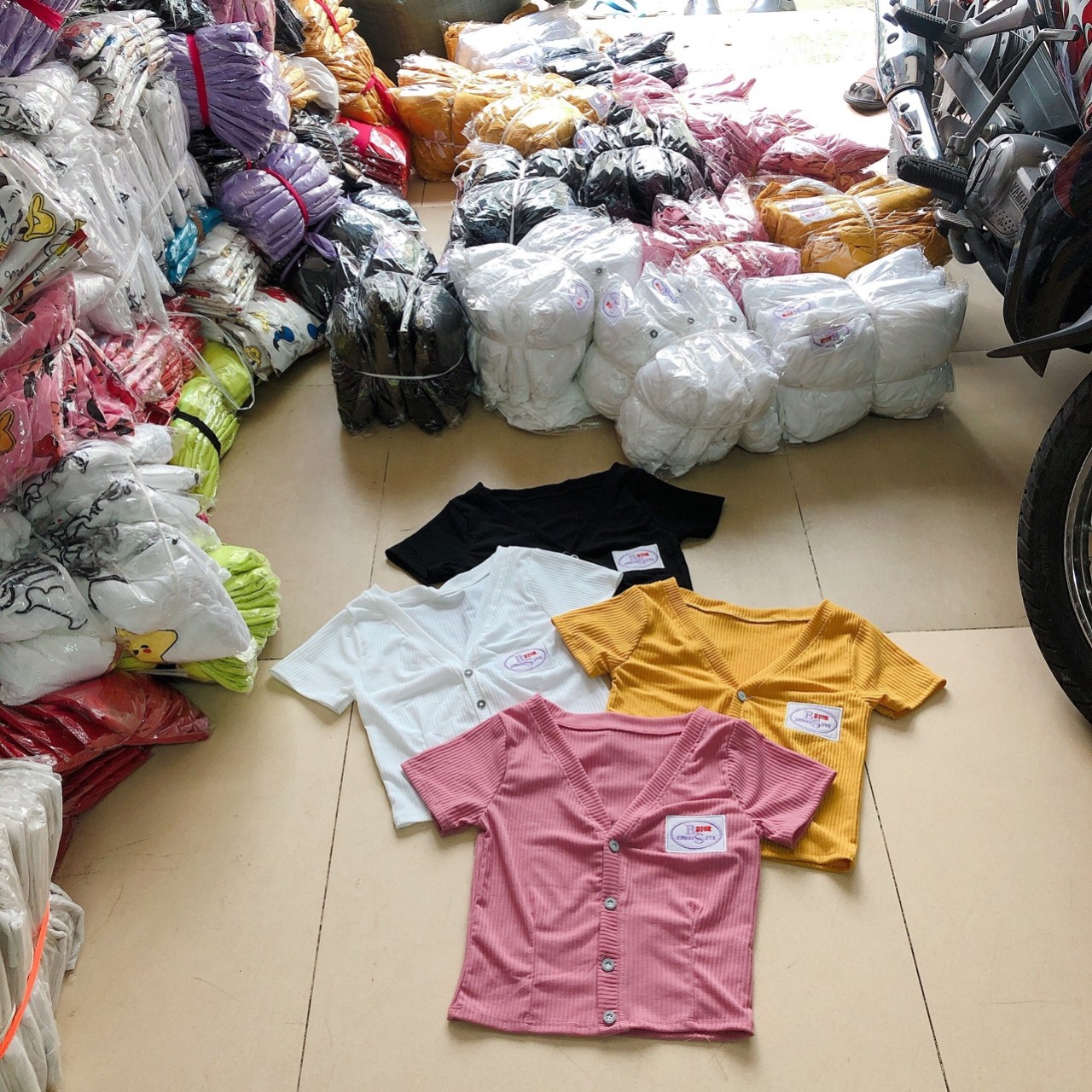 ÁO CROPTOP NÚT HÌNH THÊU, PHỤNG HOÀNG
