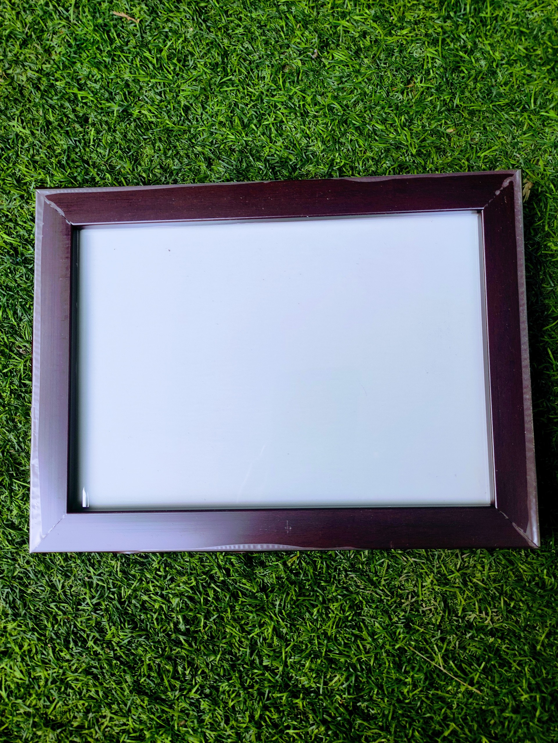 Khung ảnh để bàn kích thước 13x18cm, mặt khung bằng mica, tặng kèm chân để bàn