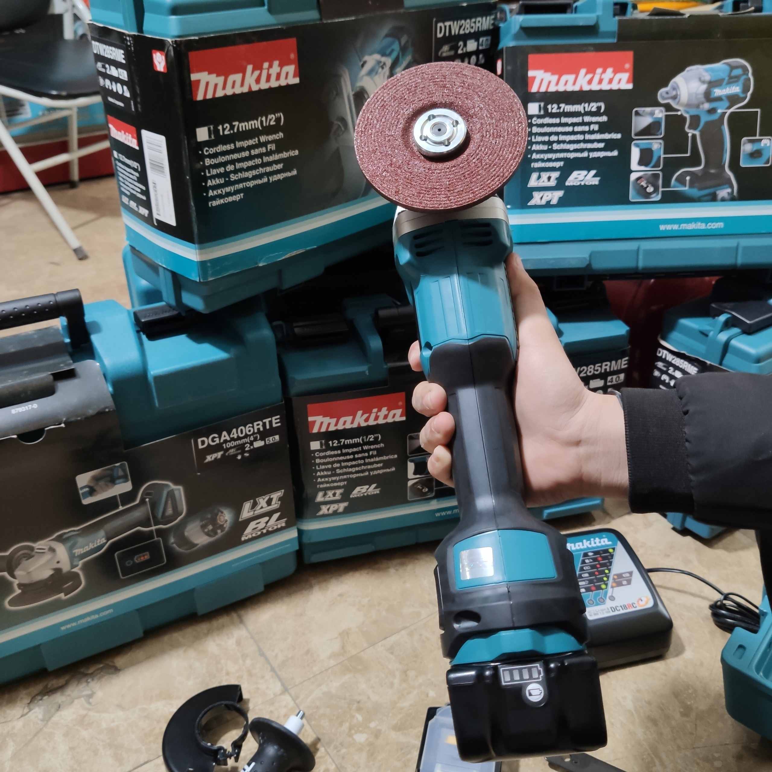Máy mài góc dùng pin Makita DGA406RTE