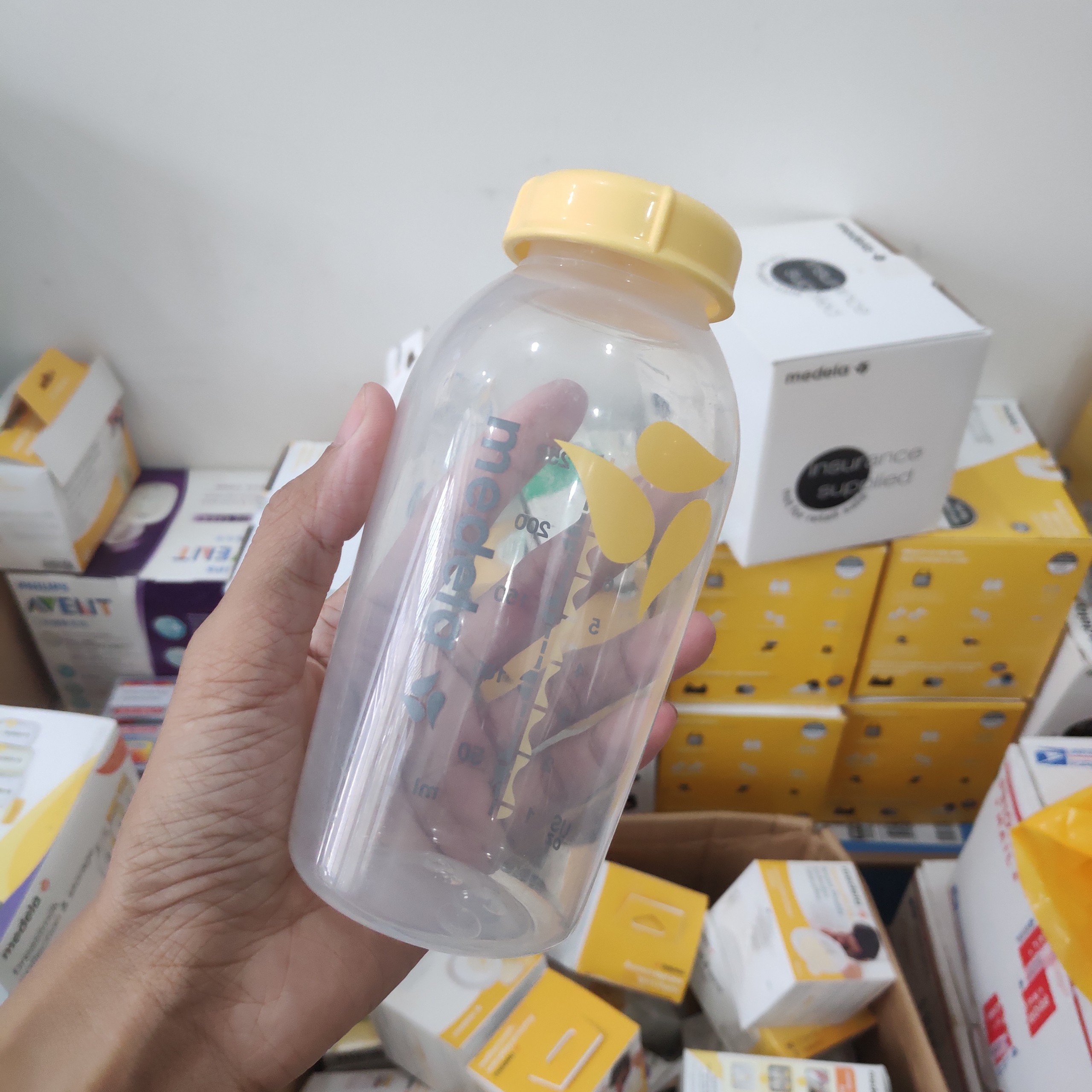 Bình trữ sữa Medela 250ml logo vàng