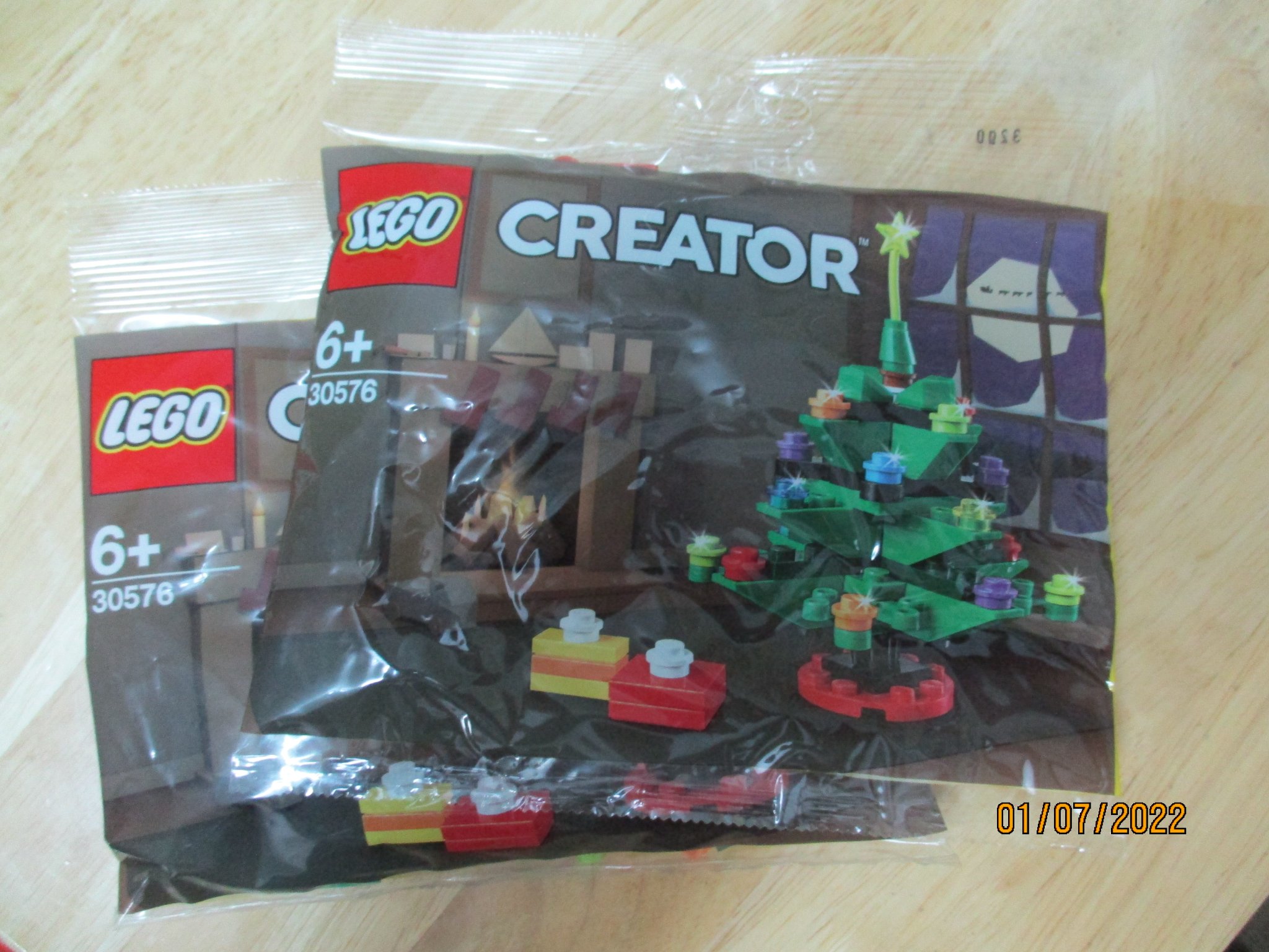 LEGO Creator 30576 Christmas Tree / Holiday Tree Building Kit (Genuine LEGO, Polybag, 70 Pieces)