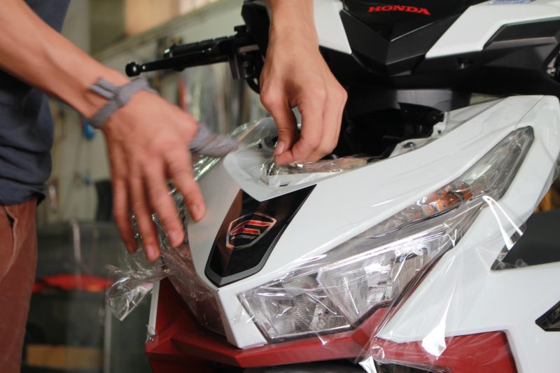 Decal trong dán trùm xe, laptop, điện thoại
