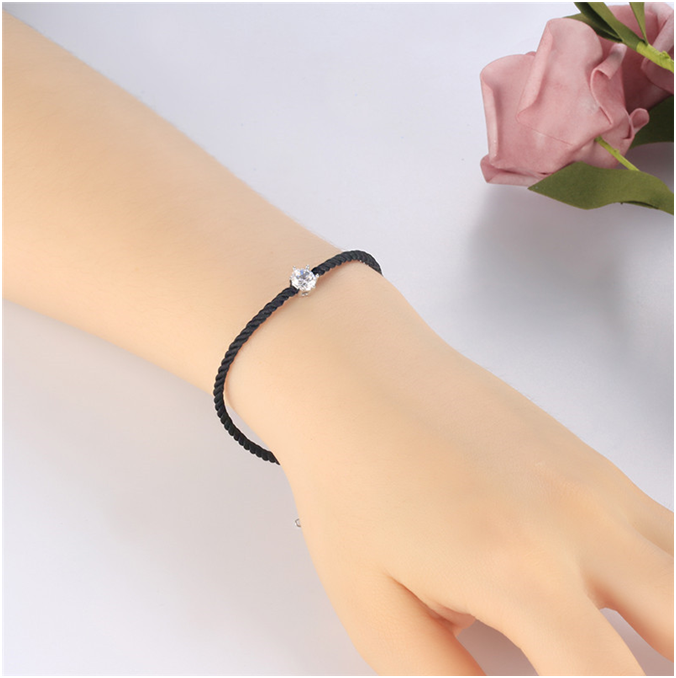 Dây đeo tay đính hạt dễ thương