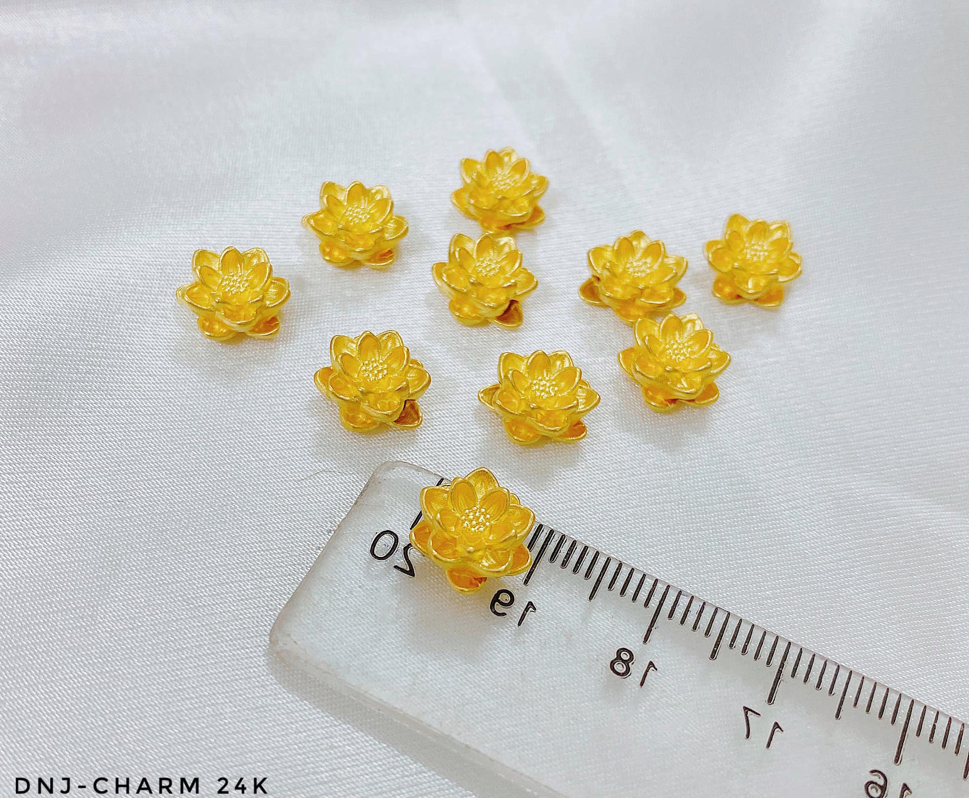 Charm sen Vàng 24k