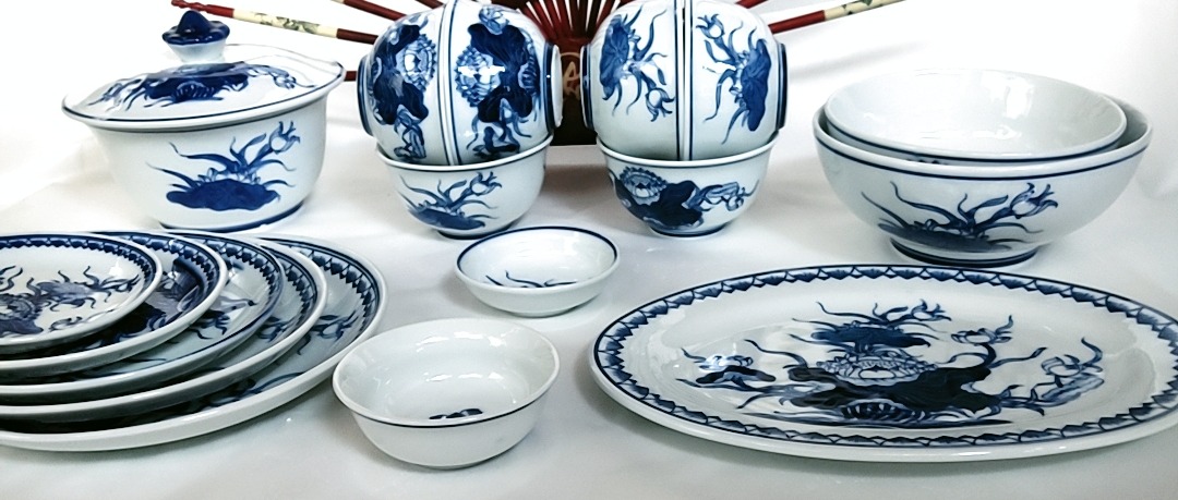 Gốm sứ Bát Tràng - Bộ đồ ăn bằng sứ để thờ