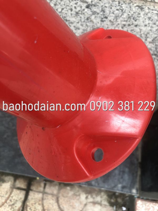 Cọc tiêu giao thông phân làn hình trụ 67cm