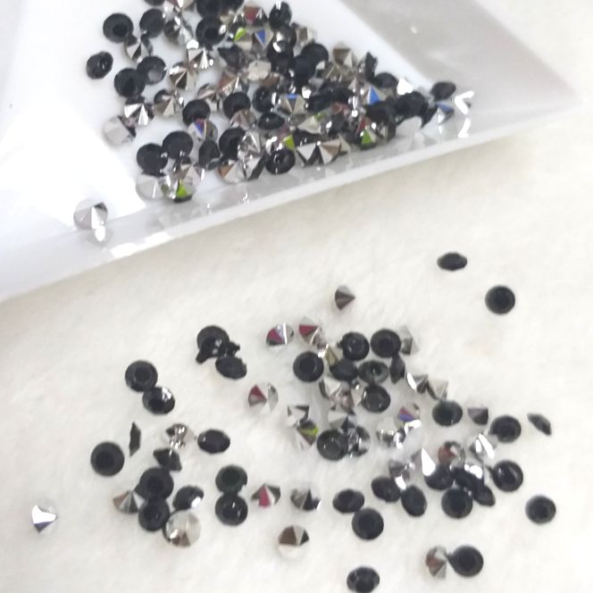 Đá chân nhọn trang trí móng 3mm (đen)