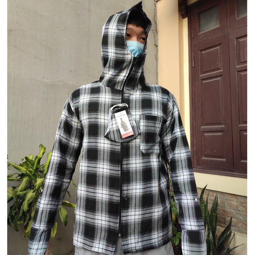 Áo Chống Nắng Kẻ Caro Nam thấm hút mồ hôi tạo cảm giác cực kì mát mẻ.