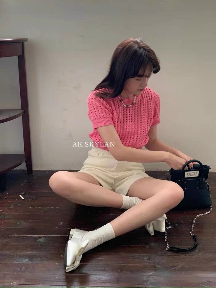 Áo len lưới lỗ cổ tròn croptop