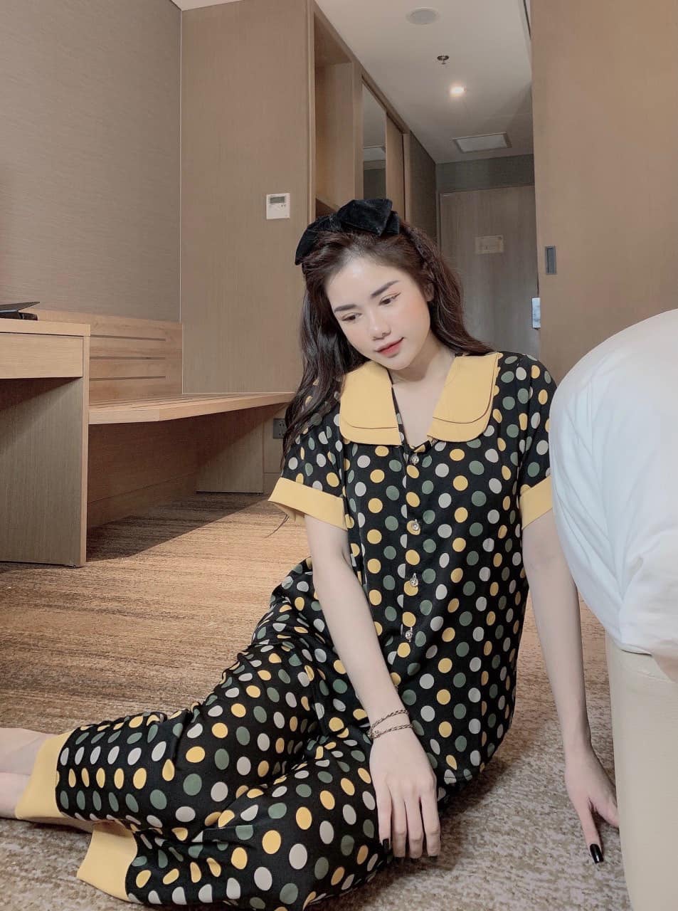 Bộ Pijama Cộc Dài Cổ Sen 2 Lá Tiểu Thư Mona Chất Lụa Mango
