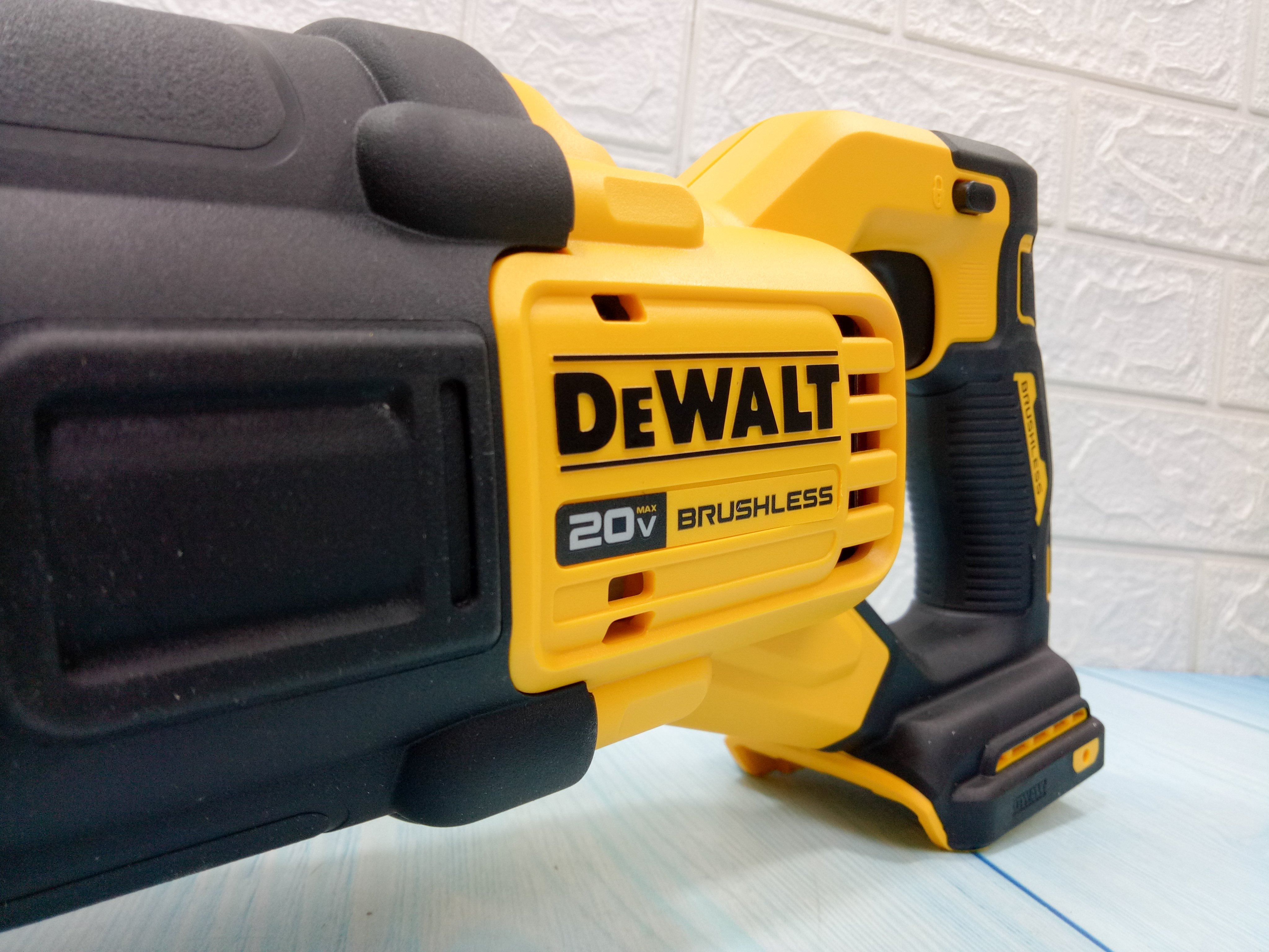 DeWALT DCS386 Máy cưa kiếm dùng pin 20V/60V