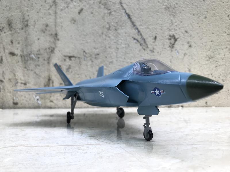 Mô hình Máy báy Tiêm kich F-35 1:72-ABS