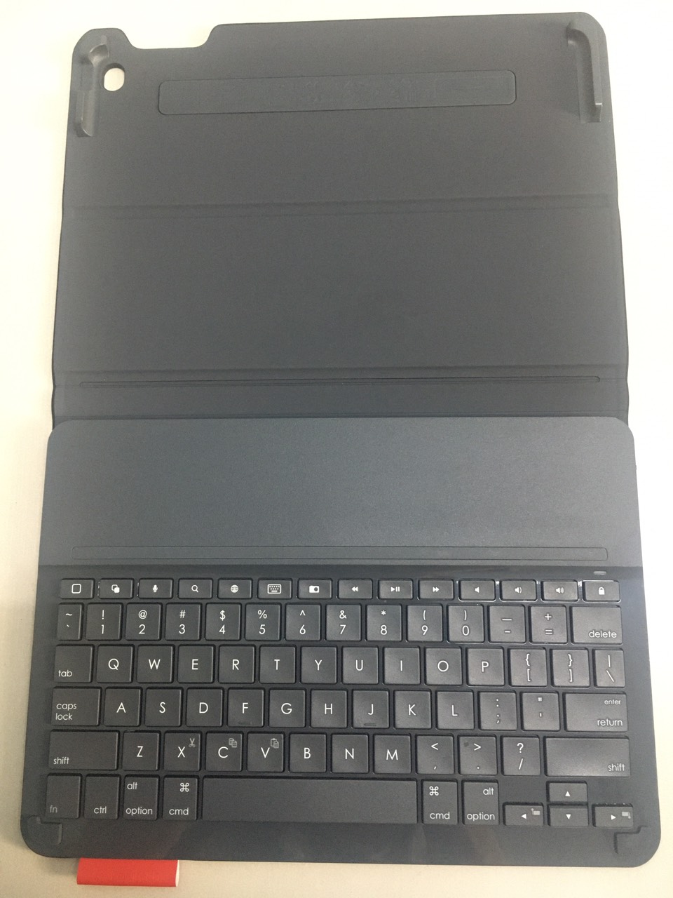 Bàn Phím Hiệu Logitech Type+ Dành cho iPad Air 2+ Cover Ngoài