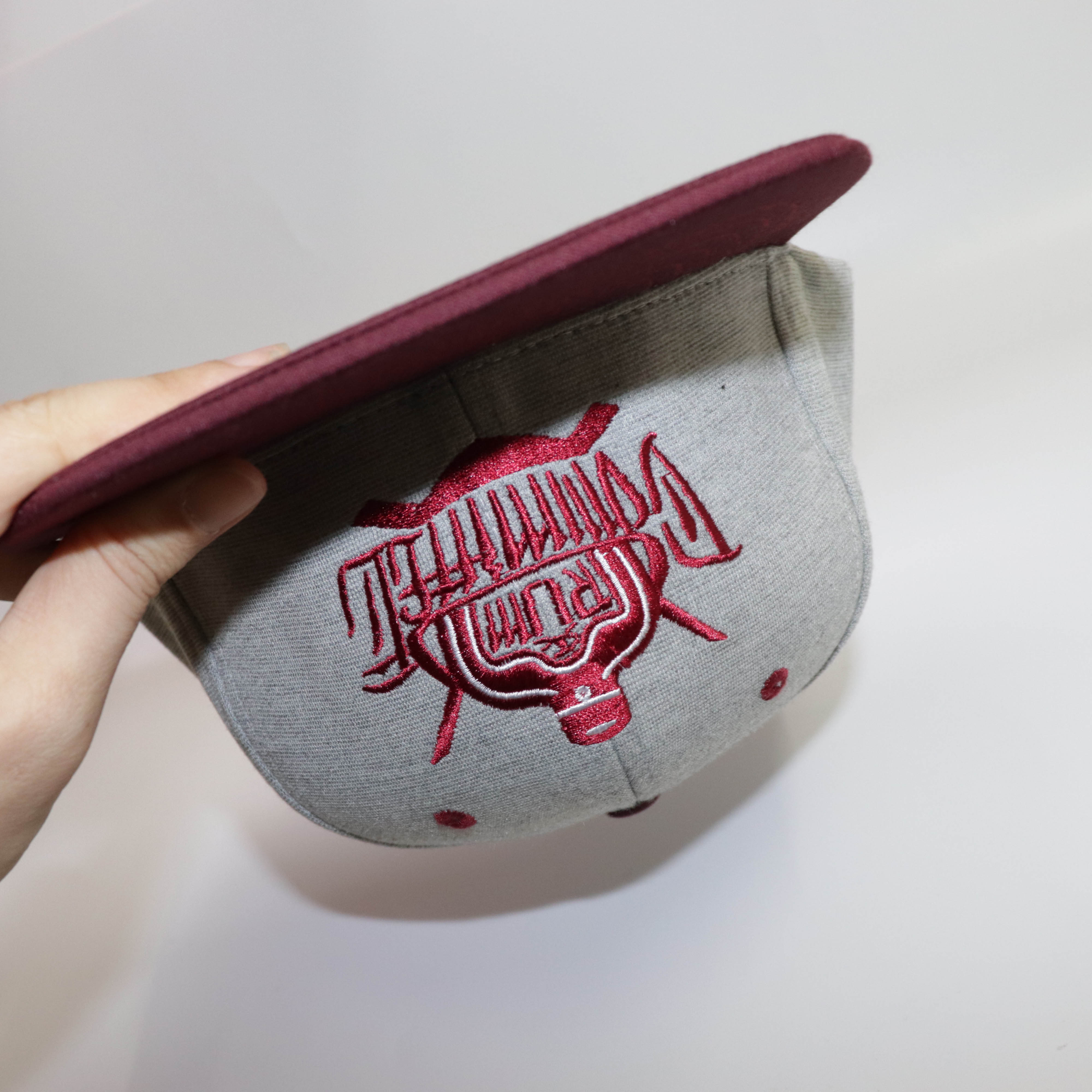 Nón Snapback NHS Xám  Kết Đỏ Đô BT001.